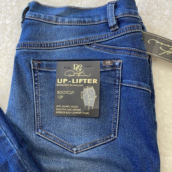 DG2 by Diane Gilman Virtual Stretch Up-Lifter Boot-Cut Jean - Picture 12 of 12